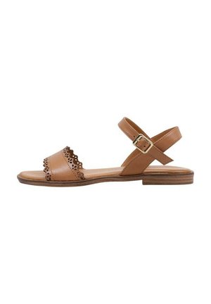 Sandalias de cuero marrón con un diseño abierto, que presentan una tira con borde festoneado y una hebilla ajustable en la correa del tobillo. Suela plana que parece de madera.