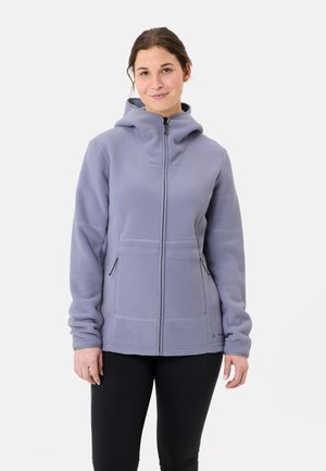 Lichtpaarse fleecejack met een capuchon, volledige rits en twee zijzakken. Heeft een gestructureerd oppervlak en aansluitende manchetten.