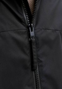 Non sélectionné, black