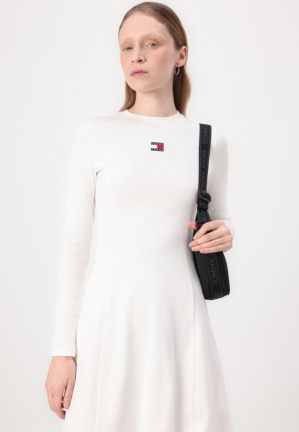 FIT FLARE BADGE DRESS - Jersey dress - ecru4