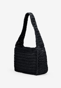 Borsa a tracolla nera lavorata all'uncinetto con superficie tessuta e strutturata. Caratterizzata da una larga tracolla e forma rettangolare, adatta per un uso informale.
