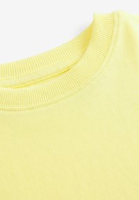 Next SHORT SLEEVE REGULAR FIT - Jednoduché tričko - lemon yellow