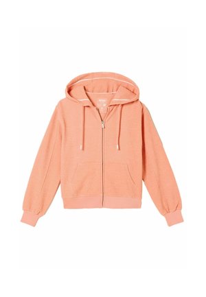 Korálovo ružová mikina na zips s kapucňou, s tkaničkami, dvomi prednými vreckami a rebrovanými manžetami a pásom, zobrazená na bielom pozadí.