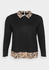 Černé tričko s dlouhým rukávem, které má límec s leopardím potiskem a volánkový lem také s leopardím potiskem pro přidání detailu a textury.