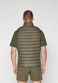 Patagonia DOWN SWEATER VEST - Liemenė - pine needle green