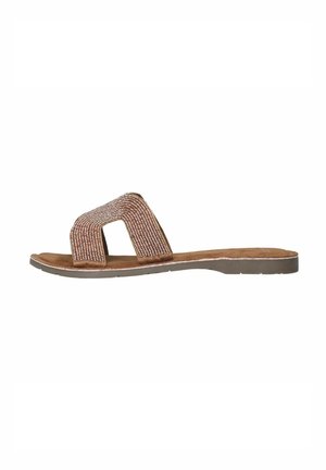 Platte schuifsandalen met een bruine suède voetbed en een bewerkte, rechthoekige band. De zool is lichtbruin met een gestructureerde afwerking.