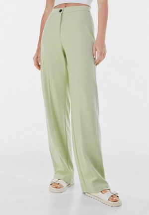 WIDE-LEG WITH BACK POCKET - Shorty - green