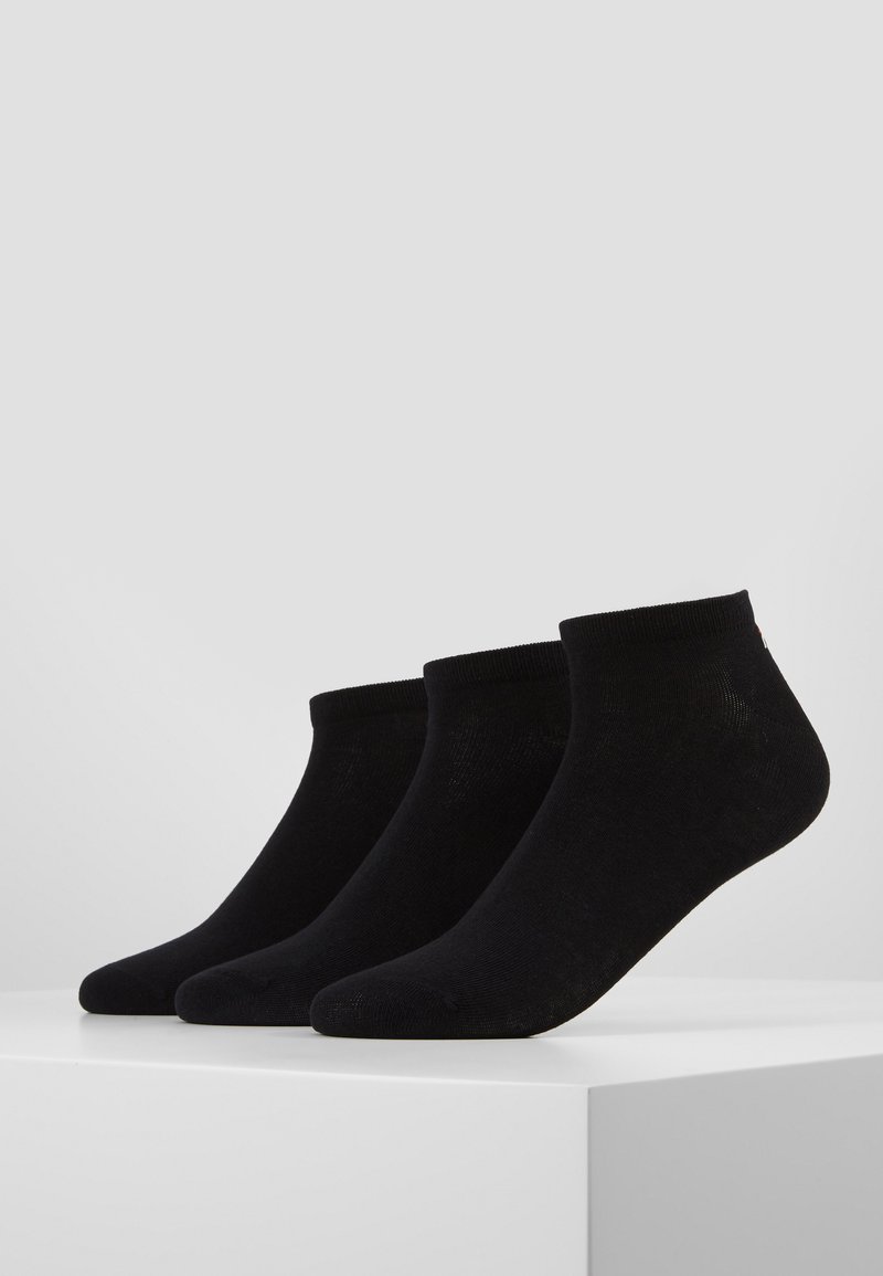 Drei Paar schwarze Knöchelsocken aus einem glatten, dehnbaren Stoff, mit einem gerippten Bündchen und einem nahtlosen Zehendesign.