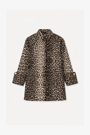 Kurtka w panterkę w beżowo-czarnych kolorach, z kołnierzykiem, długimi rękawami z guzikami i prostym krojem.