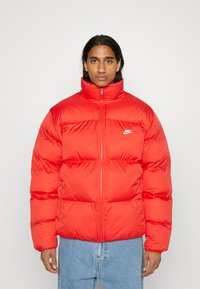 Nike Sportswear CLUB PUFFER - Jachetă de iarnă - university red/white