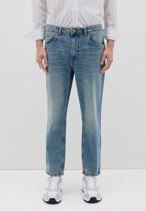 WITH FIVE POCKETS - Vaqueros slim fit - light wash
