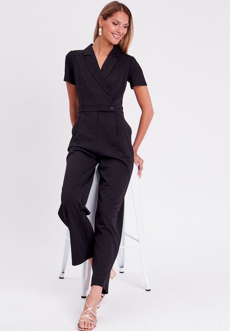 Comment Porter Combinaison Pantalon Noir Ceinture Femme Pour