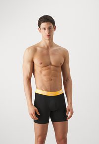 Nike Underwear ESSENTIAL 3 PACK - Úzke boxerky - black/laser orange/dusty cactus/blue