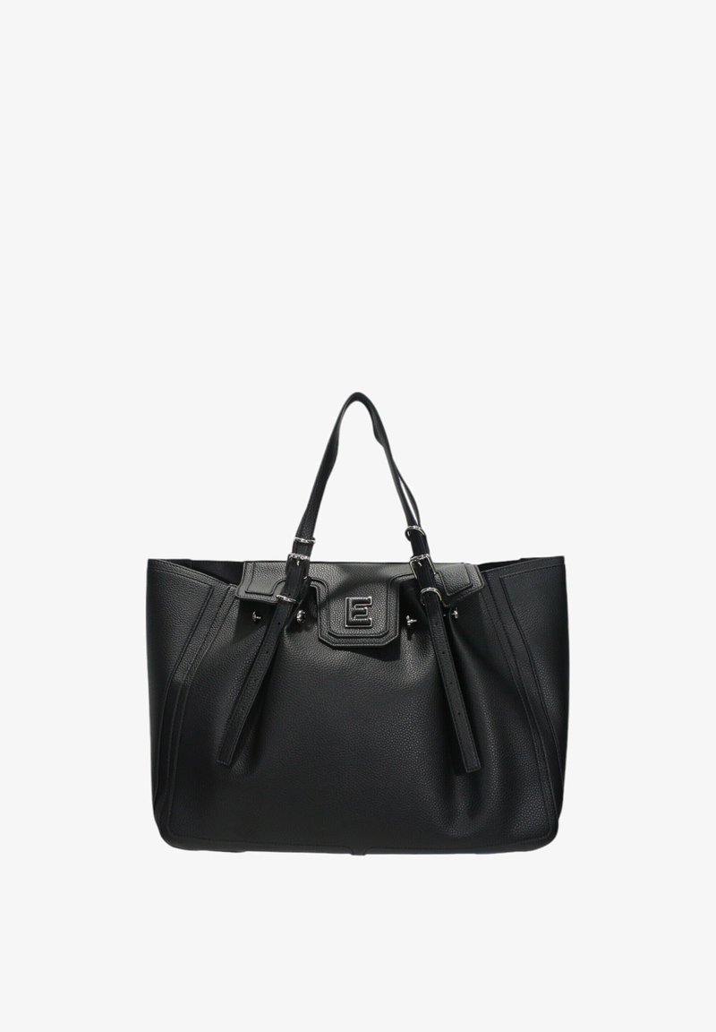 Borsa a tracolla in pelle nera con due manici superiori, superficie testurizzata, forma rettangolare e pattina anteriore con accentuazione di logo metallico.