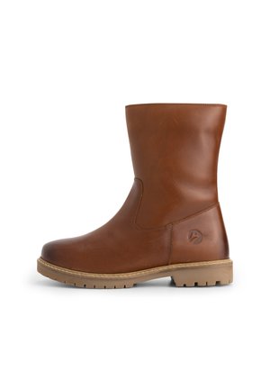 Bruine leren laars tot halverwege de kuit met een vlakke rubberen zool, ronde neus, subtiel logo nabij de hak en minimale stiksels.