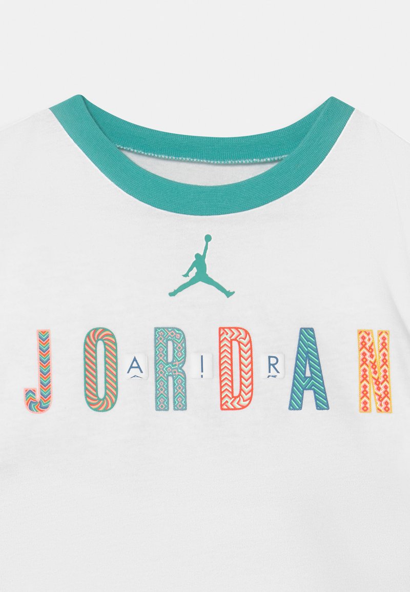 Kinder Shirts | Jordan GIRLS SET Shorts bleached coral/koralle - WA25752 Kinder Shirts | Jordan GIRLS SET Shorts bleached coral/koralle - WA25752