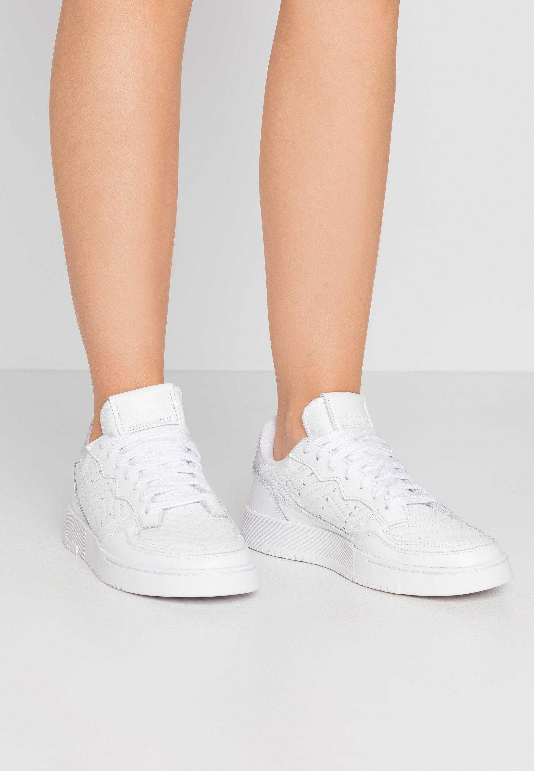 adidas Originals SUPERCOURT Sneaker low footwear white adidas originals TREFOIL COACH JACKET collegiate green