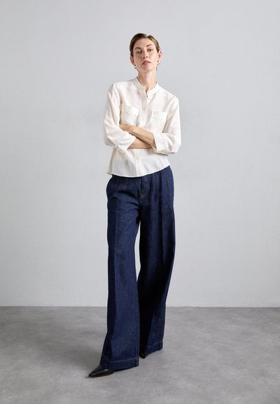 FRAME DARTED WIDE LEG - Džinsi ar platām starām - rinse
