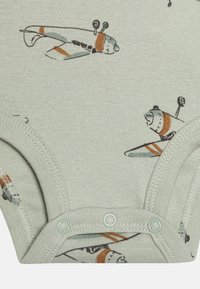 Carter's AIRPLANE PRINT PANT SET - Μπλουζάκι με στάμπα - olive
