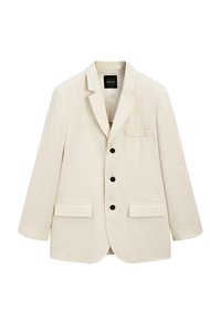 Kremowa męska marynarka z trzema czarnymi guzikami, klapą z wycięciem, dwoma kieszeniami z patkami i jedną kieszenią na piersi, prezentowana na białym tle.