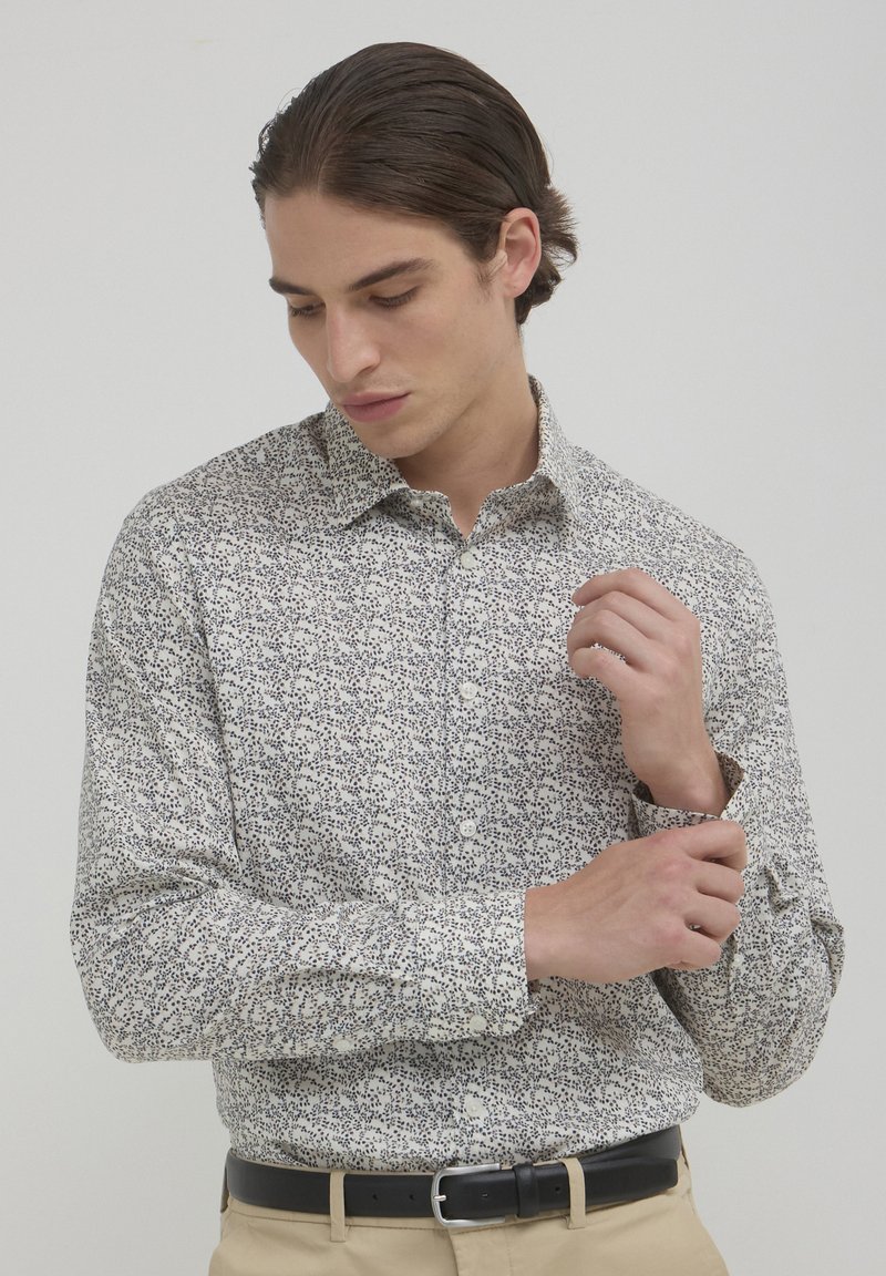 Calliope À MOTIFS FLORAUX - Camicia - une variante