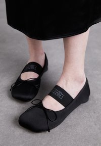 Ausgewählt, black