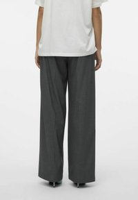Vero Moda VMMADJA MITTLERE TAILLE - Pantaloni - dark grey melange