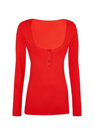 T-shirt rouge côtelé à manches longues avec encolure arrondie et trois petits boutons devant, coupe ajustée.