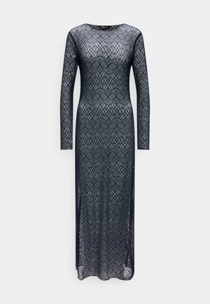 Robe en maille noire à manches longues avec un motif géométrique. Présente un col rond et un design jusqu'au sol avec des fentes sur les côtés.
