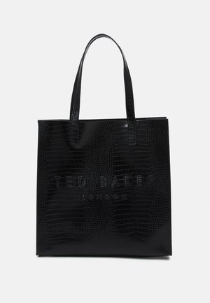Svart tote bag laget av blankt, falskt krokodillelær, med to robuste håndtak og preget "TED BAKER LONDON" logo foran.