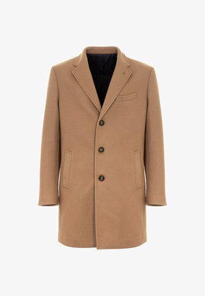 Cappotto in misto lana color sabbia con revers a becco, chiusura a bottone monopetto, due tasche laterali e una tasca sul petto con un design elegante.