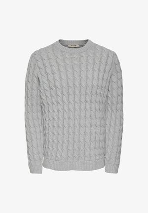 Jasnoszary sweter z dzianiny w splot warkoczowy, długi rękaw, okrągły dekolt oraz ściągacze przy mankietach i u dołu, oznaczony etykietą "Only & Sons."