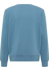 Niebieska bluza z okrągłym dekoltem, długimi rękawami i ściągaczami. Gładka textura i jednolity kolor bez widocznych wzorów lub detali metalowych.