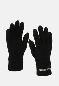 Svarta stickade handskar med ribbad mudd. Har en logotyp i vit text på handleden. Femfingerdesign för full handskydd.