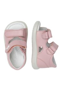Rosa Leder Sandalen für Kleinkinder mit zwei verstellbaren Klettverschlüssen, perforiertem Design an der Seite und weißen Gummisohlen. Glatte, strukturierte Oberfläche.