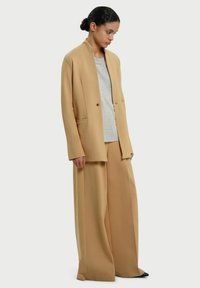 RESIDUS ATIN - Halflange jas - beige