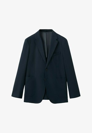 Blazer da uomo blu navy con due bottoni frontali, rever a incavo, due tasche applicate inferiori e una tasca a filetto sul petto, esposto su sfondo bianco.