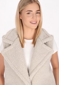 Schmuddelwedda Vesta - stein