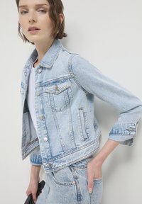 Thumbnail Image 4