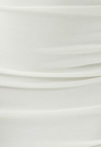 Unselected, white