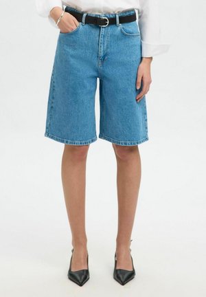BERMUDA - Shorts vaqueros - light blue denim