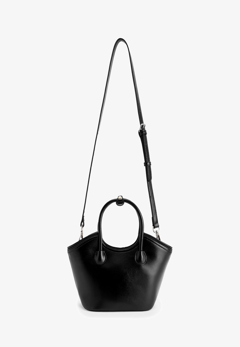 Schwarze Lederhandtasche mit strukturierter Form, ausgestattet mit einem runden oberen Griff und einem abnehmbaren Schulterriemen für vielseitige Tragemöglichkeiten.