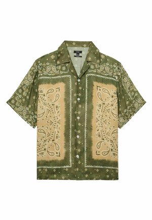 Koszula na krótki rękaw na guziki w kolorze oliwkowej zieleni i beżu z wzorami bandany w paisley i kwiaty.