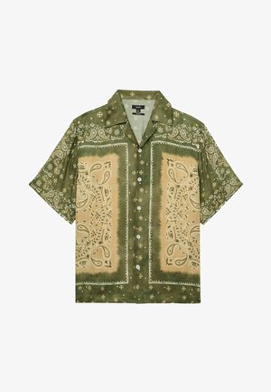 Koszula na krótki rękaw na guziki w kolorze oliwkowej zieleni i beżu z wzorami bandany w paisley i kwiaty.