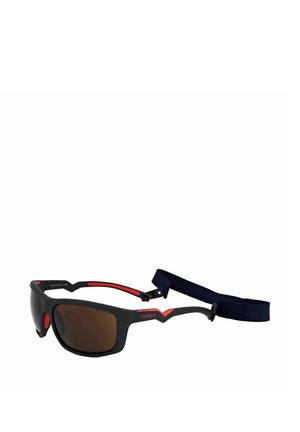 Occhiali da sole sportivi neri e rossi con lenti marroni e cinturino blu navy regolabile fissato alle aste per una vestibilità sicura.