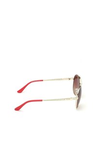 Gafas de sol con marco de metal dorado y lentes marrones oscuros, con puntas de goma roja en las patillas y detalles trenzados a lo largo de los brazos de las patillas.