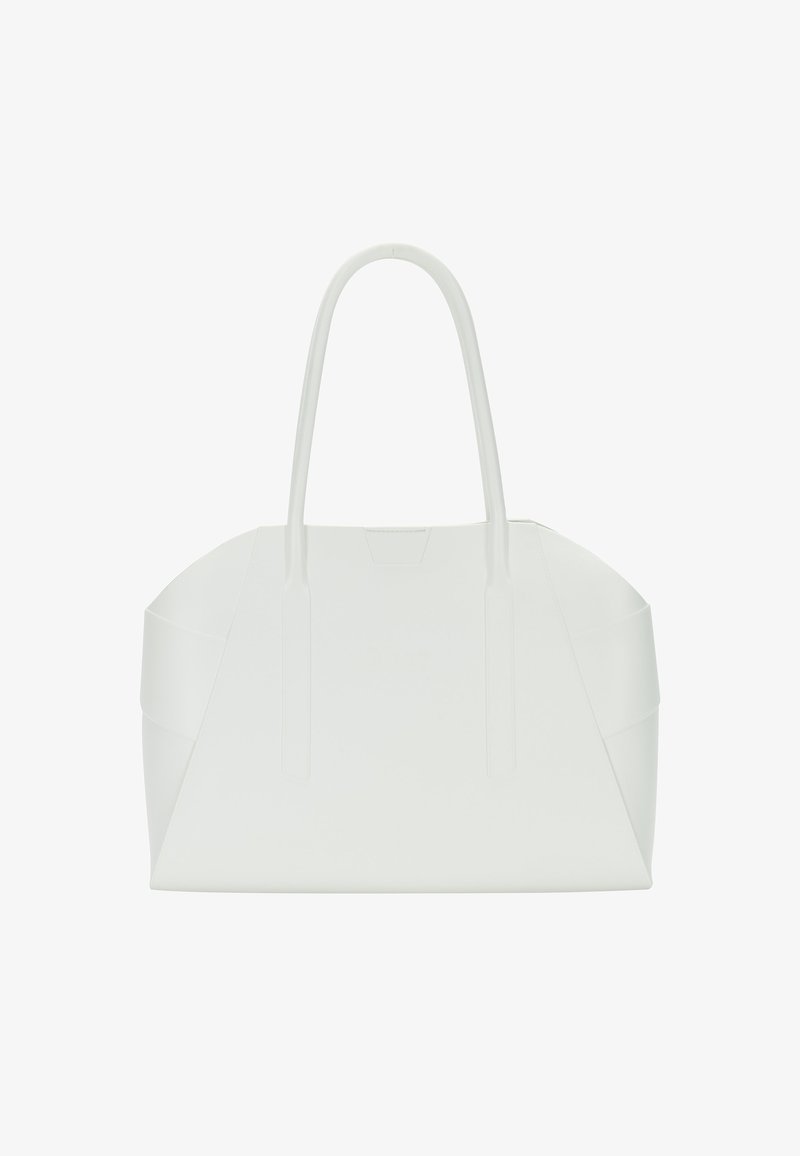 Borsa tote bianca con due manici lunghi, realizzata in materiale liscio. Presenta una forma arrotondata e sottili dettagli piegati sui lati.