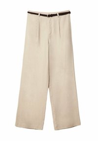 Beige wijde pantalon gemaakt van een gladde stof, met een geweven zwarte riem met een zilveren gesp en voor plooien voor extra detail.