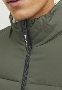 Jack & Jones JJETOBY PUFFER COLLAR - Giacca invernale - rosin