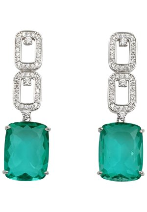 Smaragdgrüne rechteckige Ohrringe mit facettierter Oberfläche, die an silbernen Links mit Diamantakzenten hängen. Glatte Textur und reflektierende Oberflächen.